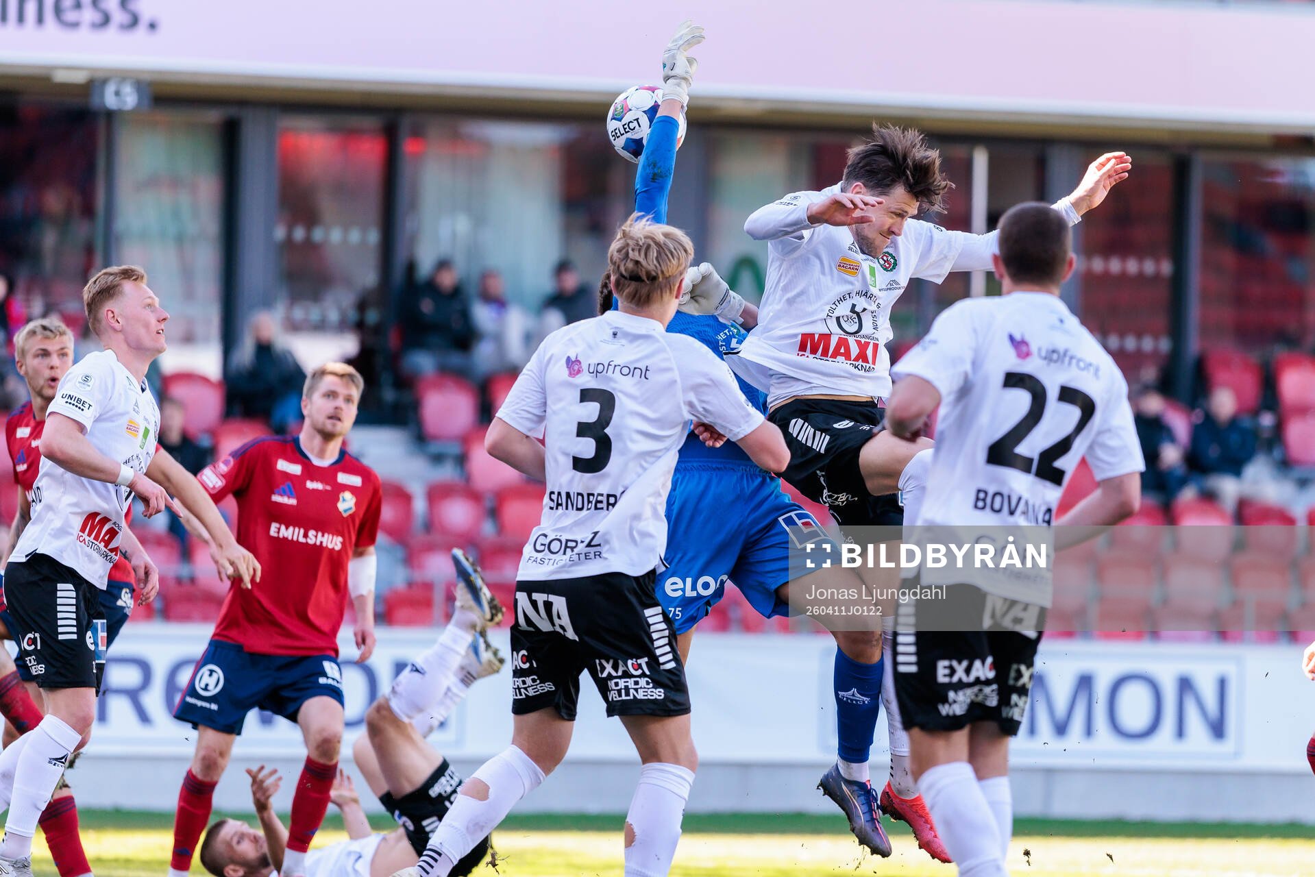 Örebros målvakt Jakub Ojrzynski och John Stenberg
