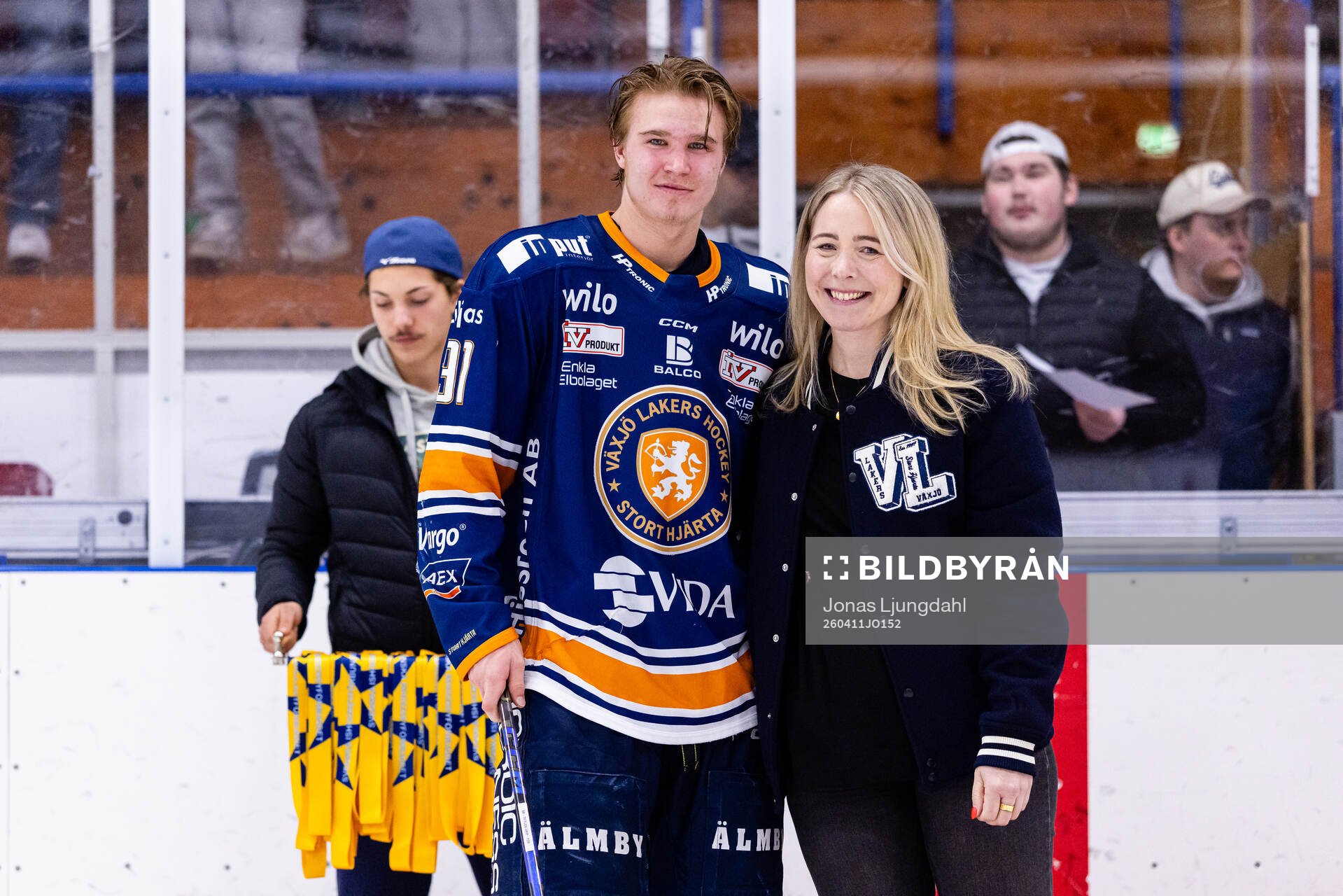 Växjös Olle Karlsson med Växjös ordförande Jennie