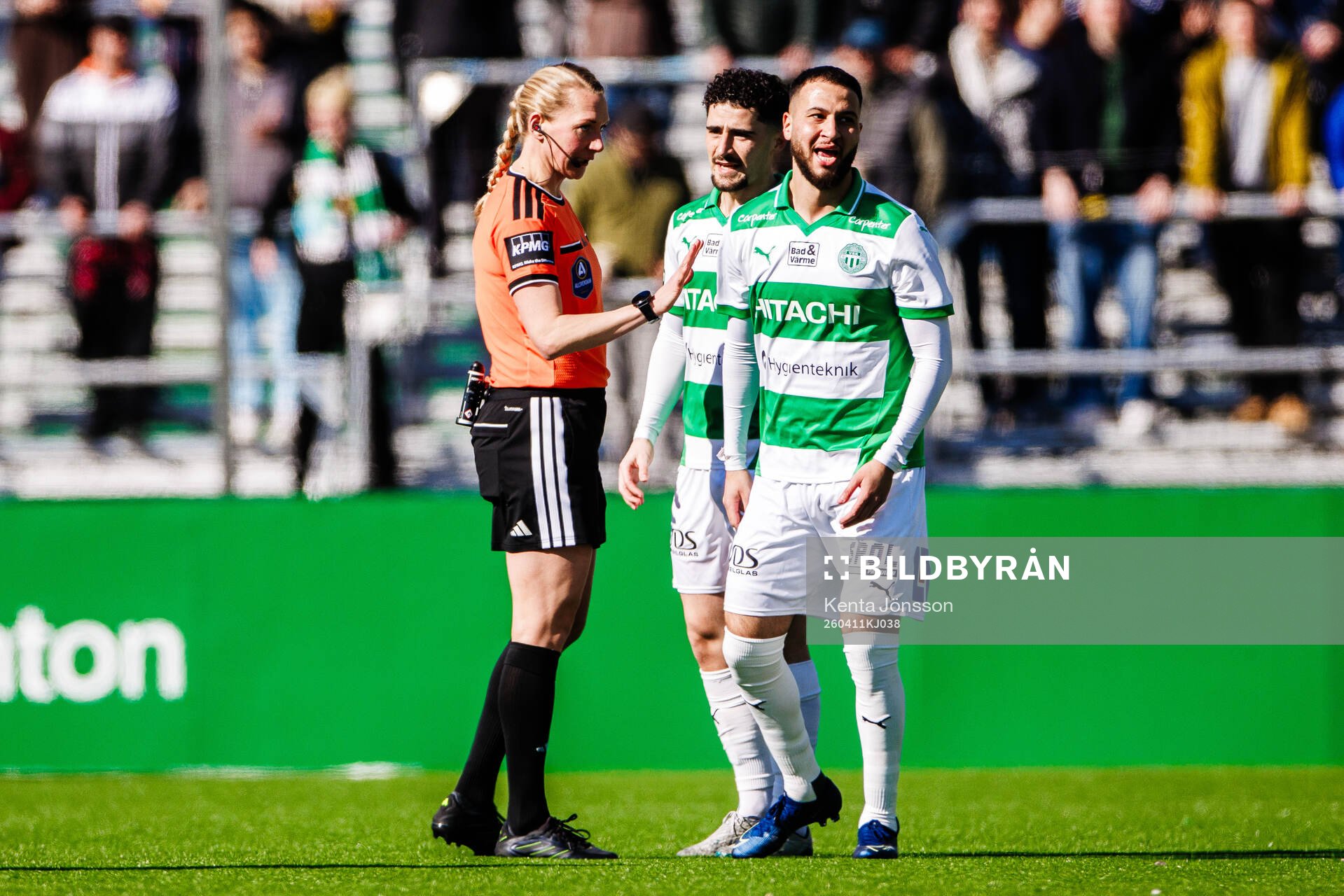 domare Tess Olofsson och Västerås Abdelrahman Boudah Saidi