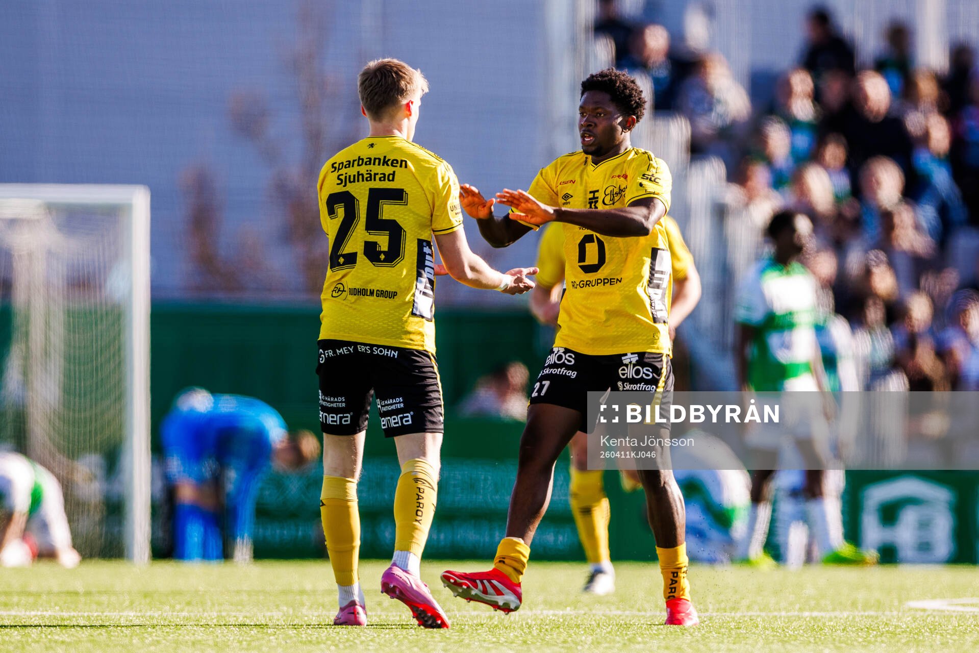 Elfsborgs Ari Sigurpálsson och Ozor Victor Okeke jublar
