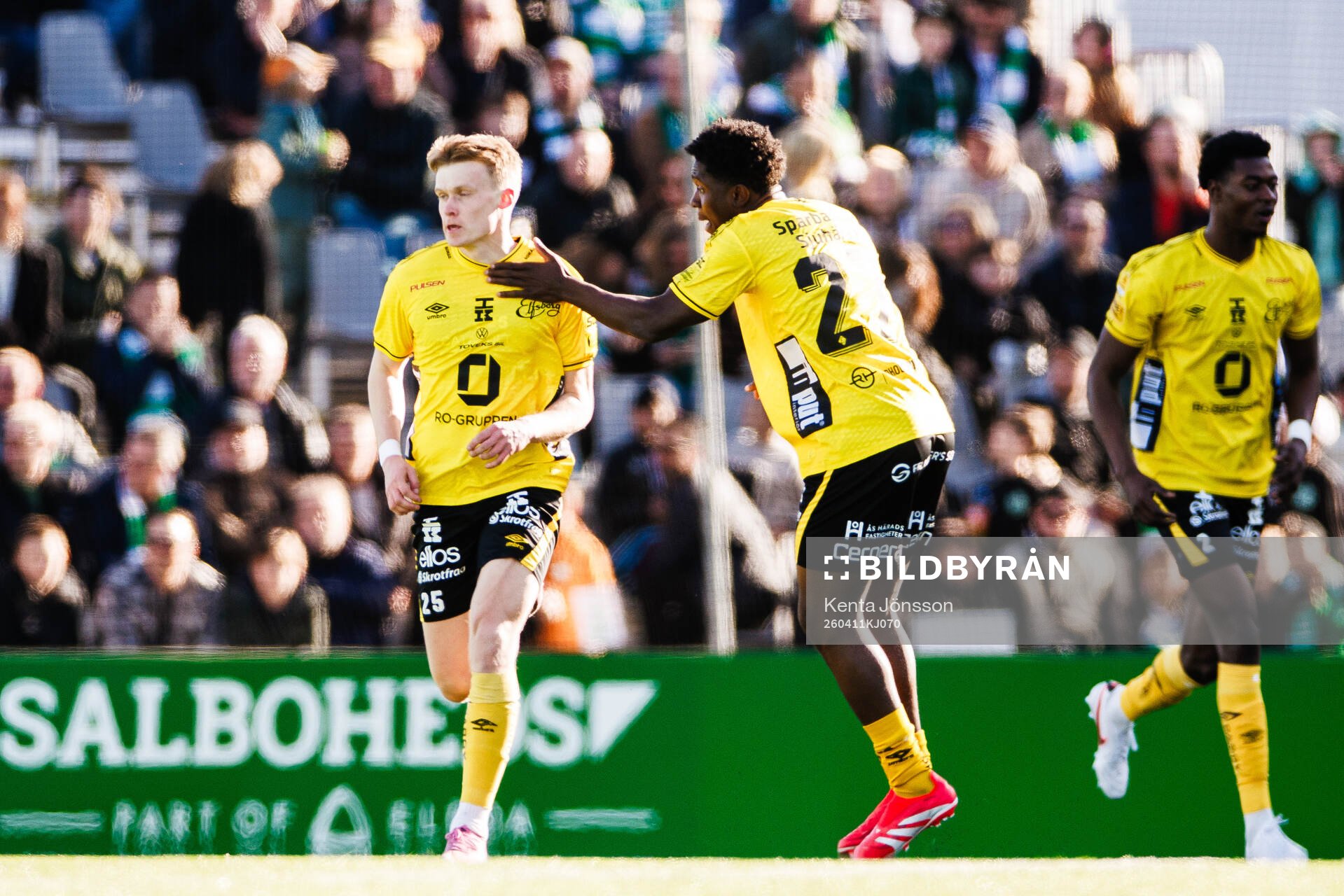 Elfsborgs Ari Sigurpálsson och Ozor Victor Okeke  jublar