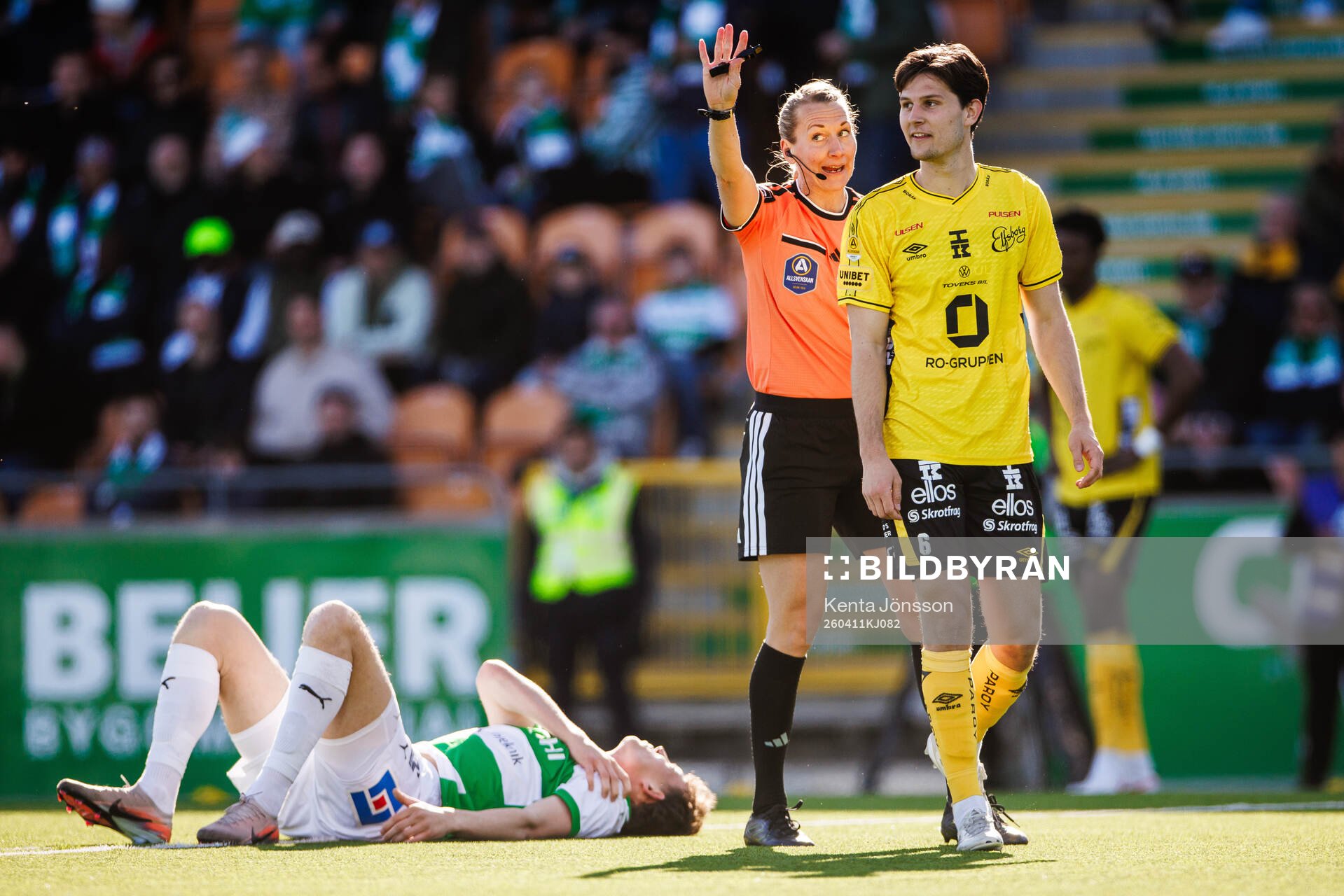 domare Tess Olofsson och Elfsborgs Rasmus Wikström