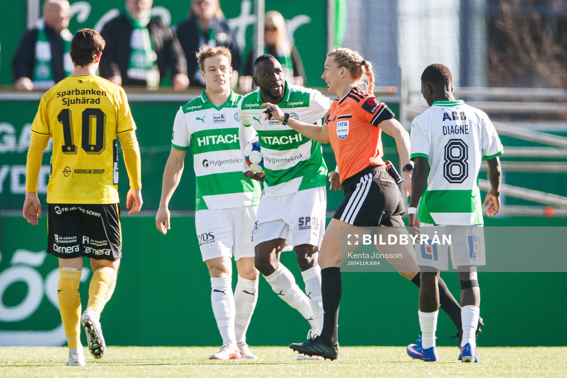 Västerås Frederic Nsabiyumva och domare Tess Olofsson