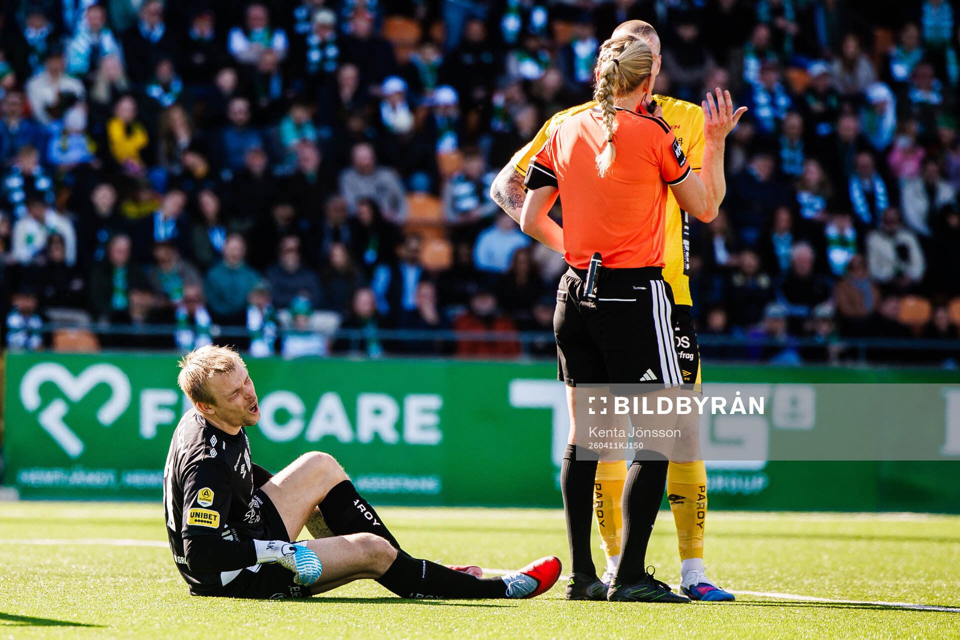 Elfsborgs målvakt Isak Pettersson har ont