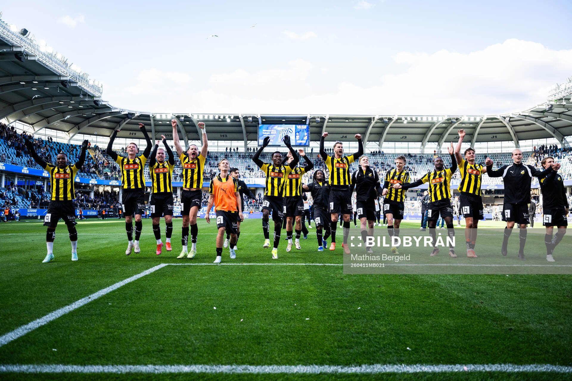 Häckens spelare jublar