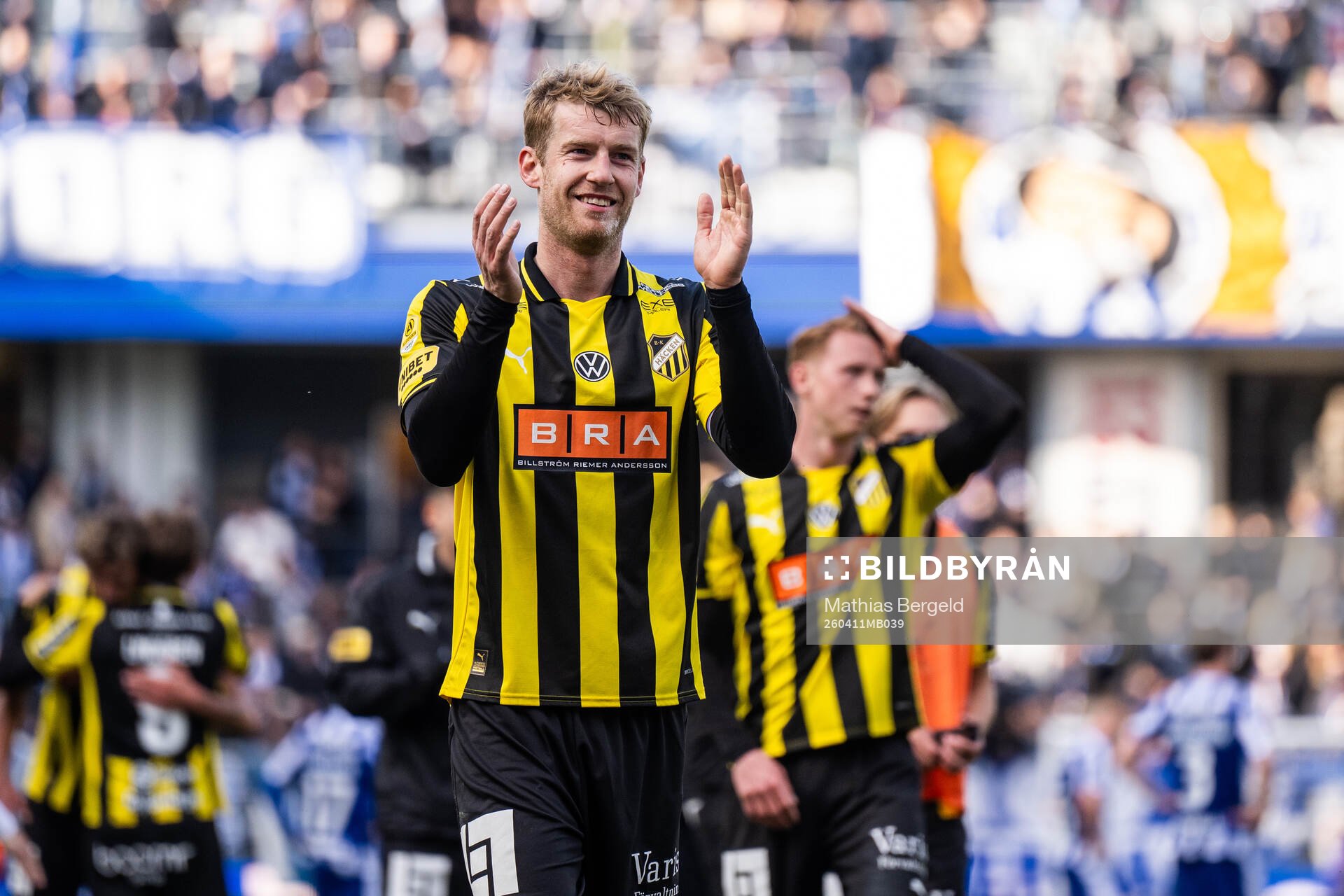 Häckens Filip Helander jublar