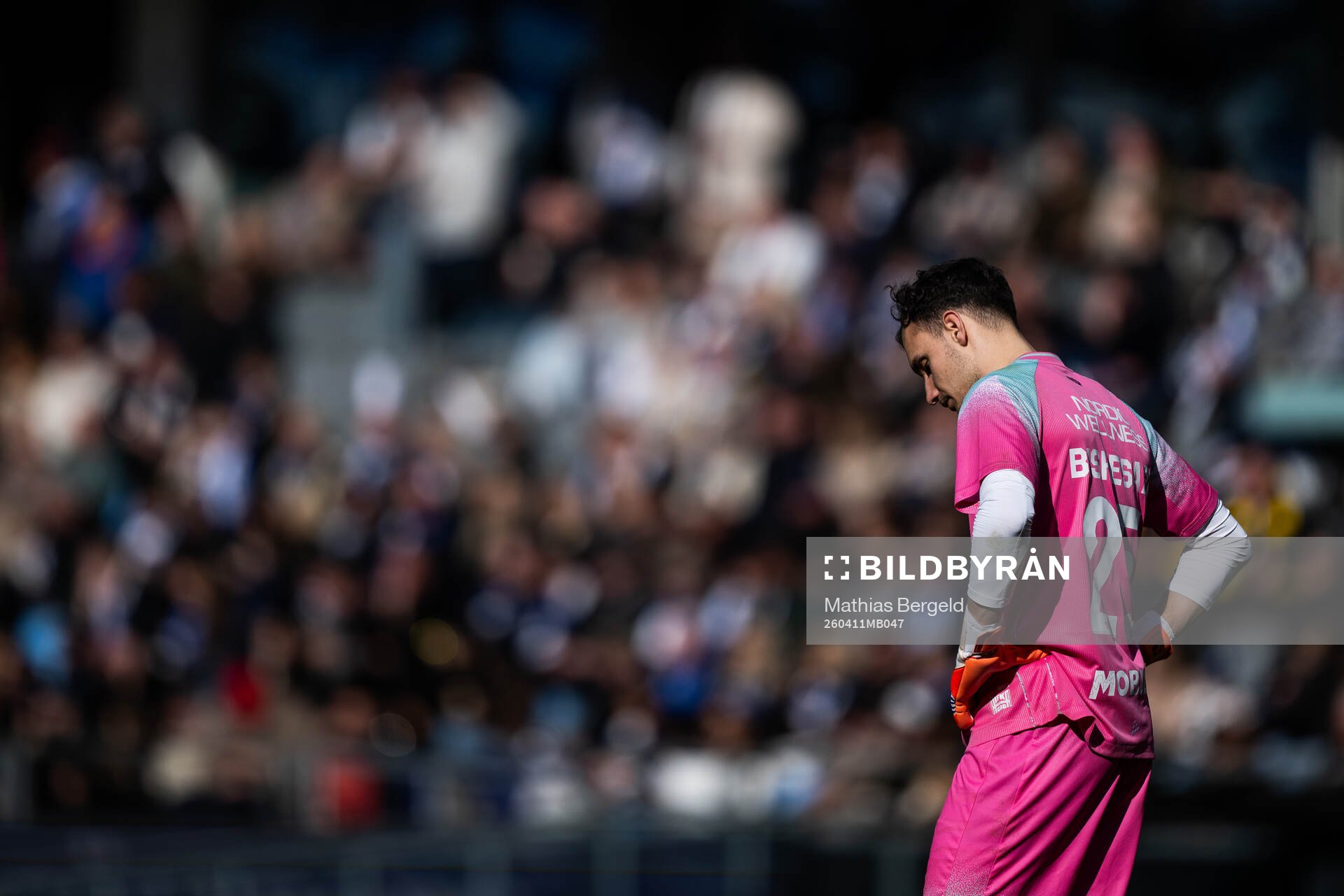 IFK Göteborgs målvakt Elis Bishesari deppar