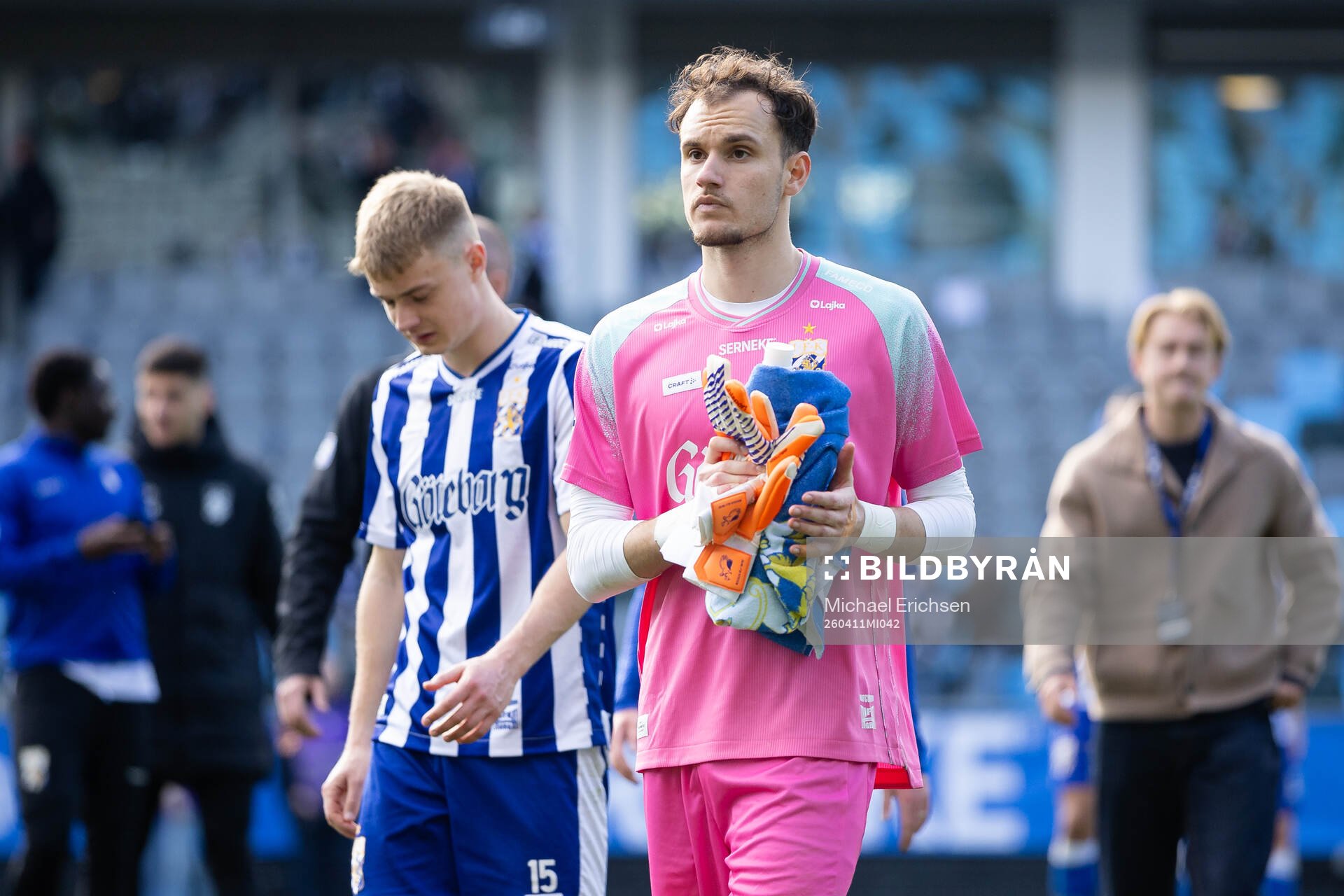IFK Göteborgs målvakt Elis Bishesari deppar