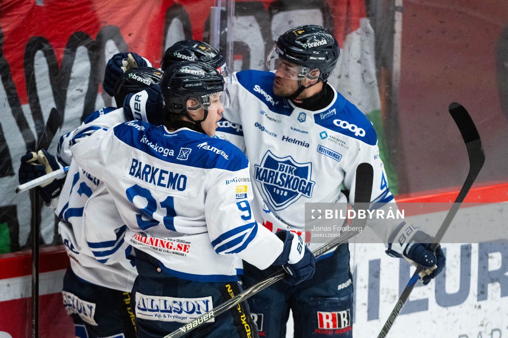 Spelare ur Karlskoga jublar