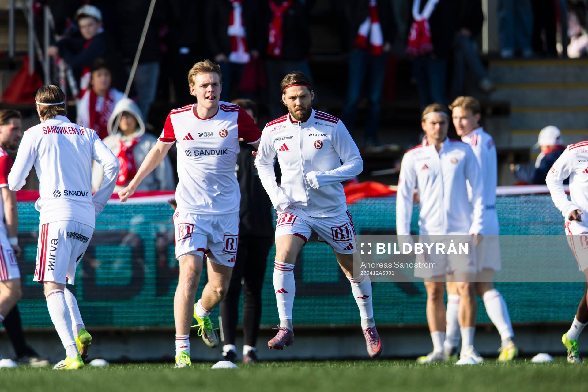 Sandvikens IFs  spelare värmer upp