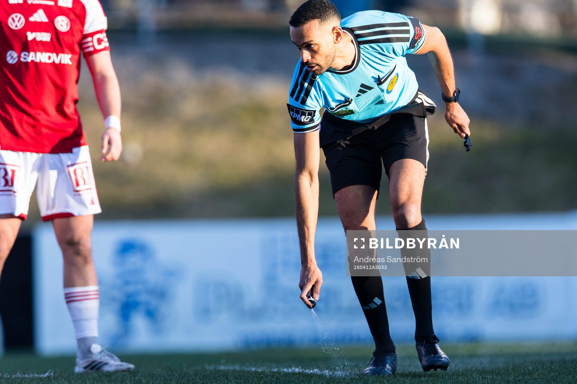 domare Farouk Nehdi med markeringsspray