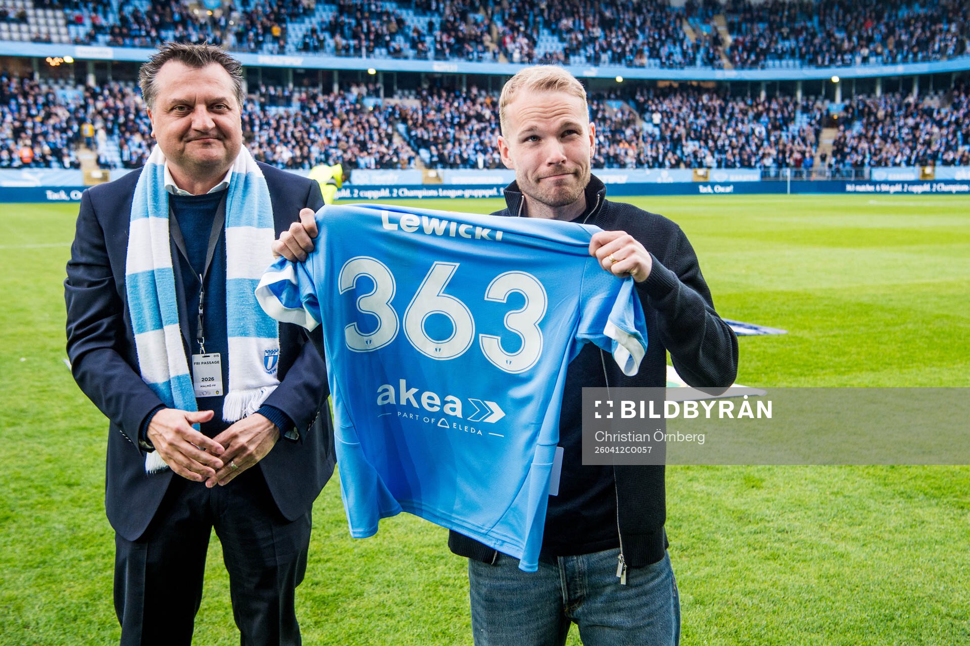 Malmö FFs ordförande Zlatko Rihter med Oskar Lewicki som