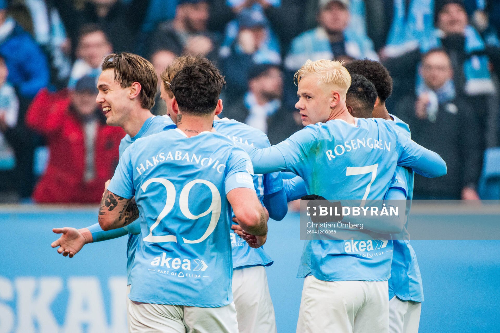 Malmö FFs Oscar Sjöstrand jublar med lagkamrater