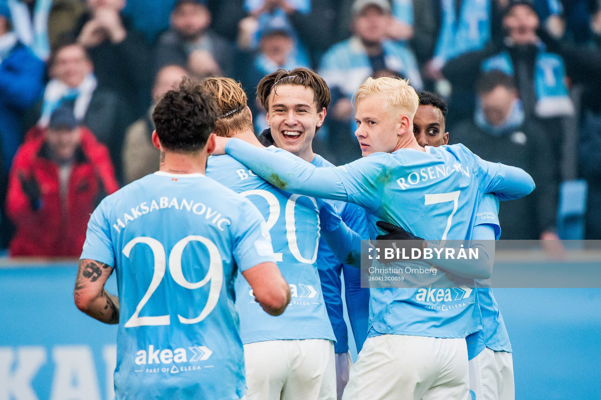 Malmö FFs Oscar Sjöstrand jublar med lagkamrater