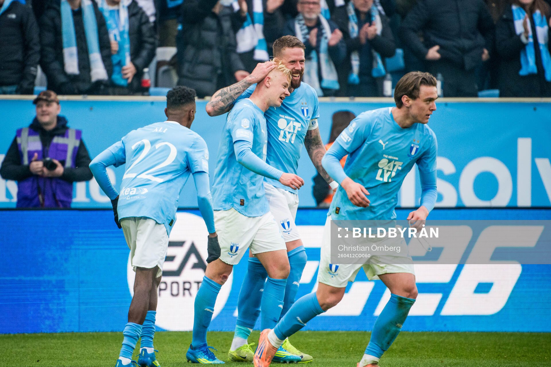 Malmö FFs Otto Rosengren jublar med Pontus Jansson
