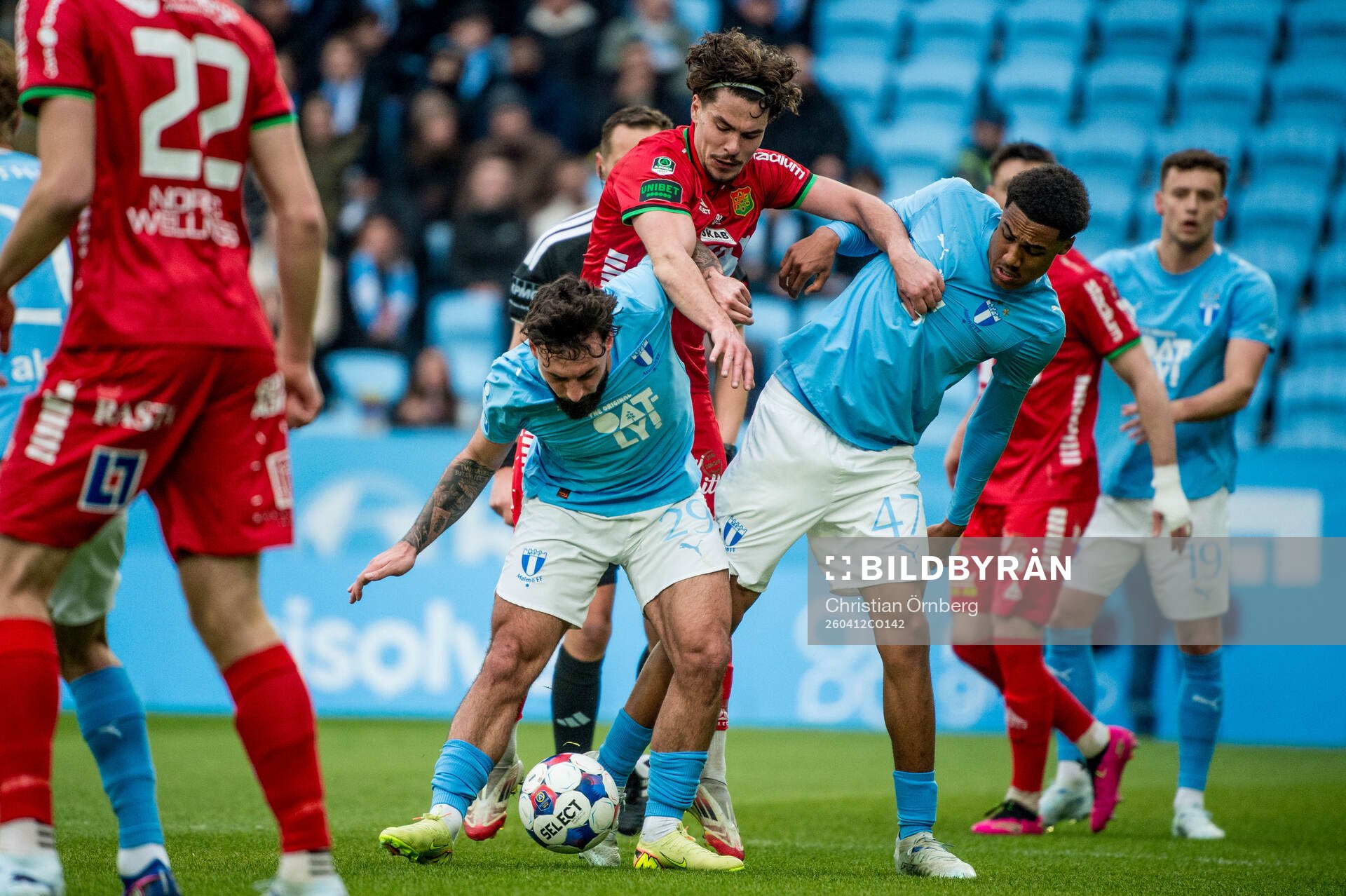 GAISs Viktor Radisic och Malmö FFs Sead Haksabanovic och