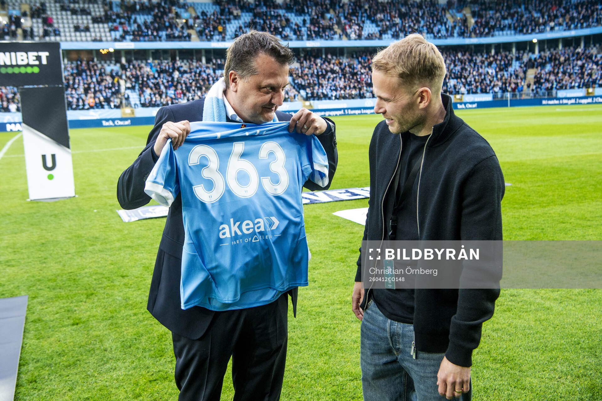 Malmö FFs ordförande Zlatko Rihter tackar av Oscar Lewicki