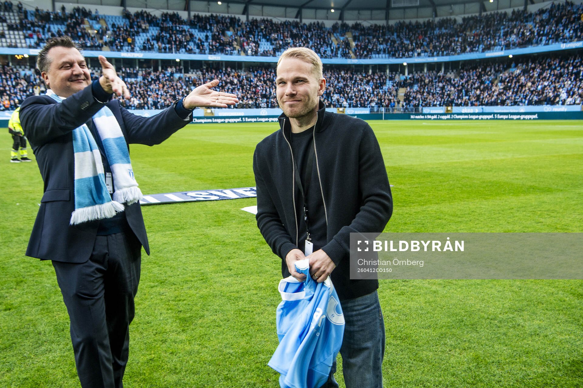 Malmö FFs ordförande Zlatko Rihter tackar av Oscar Lewicki