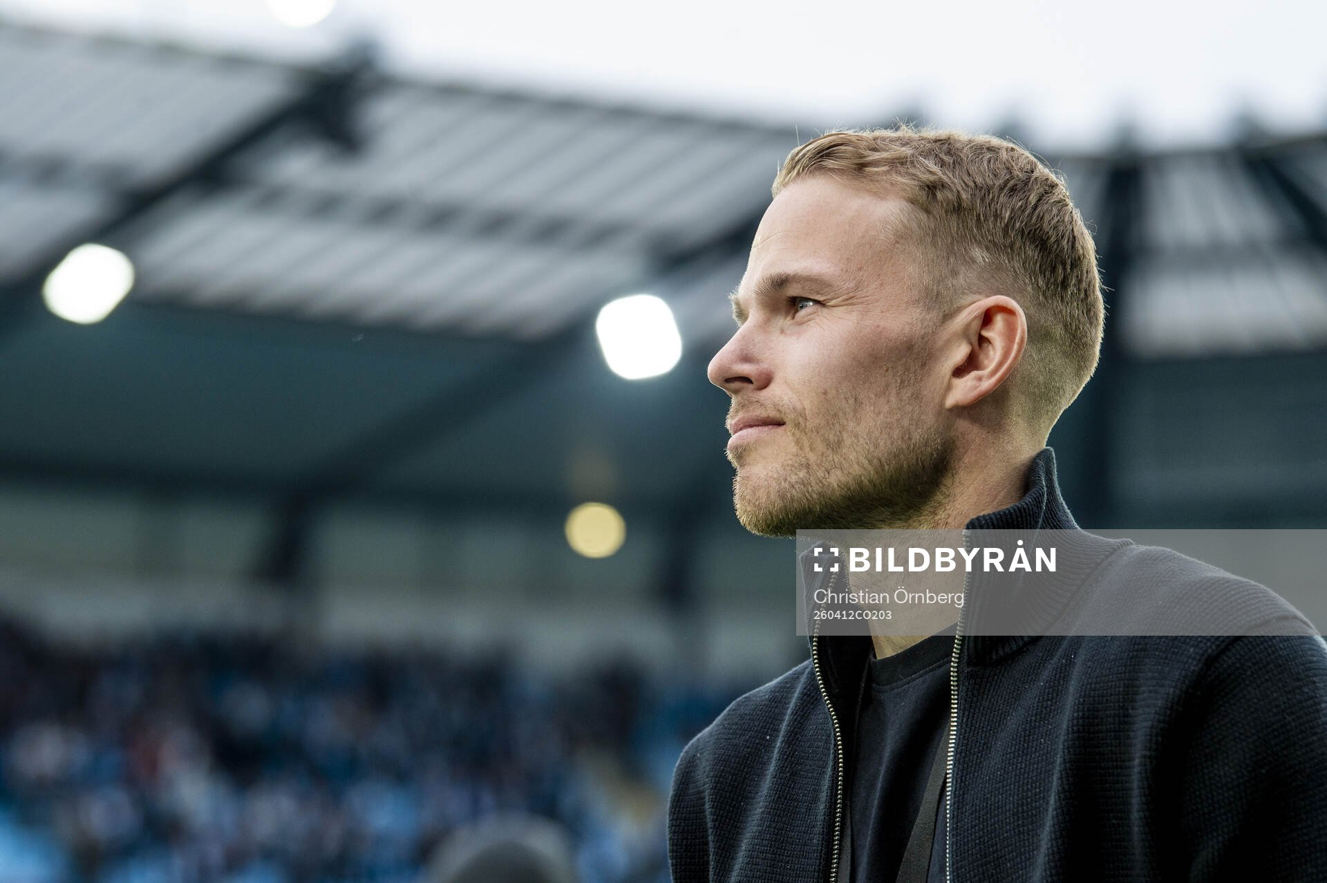 Malmö FFs Oscar Lewicki tackas av