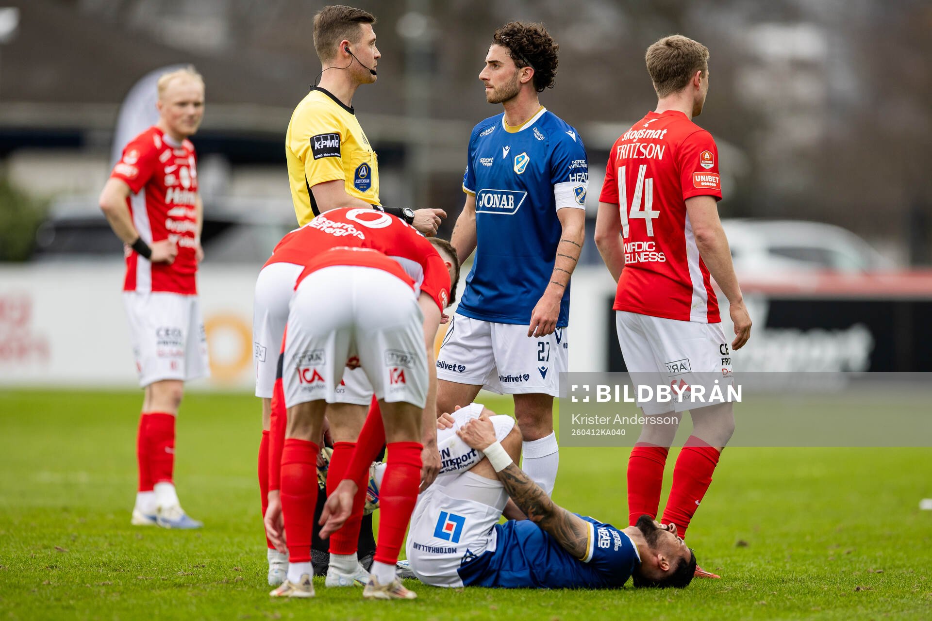 Halmstads Rocco Ascone och Domare Erik Mattsson