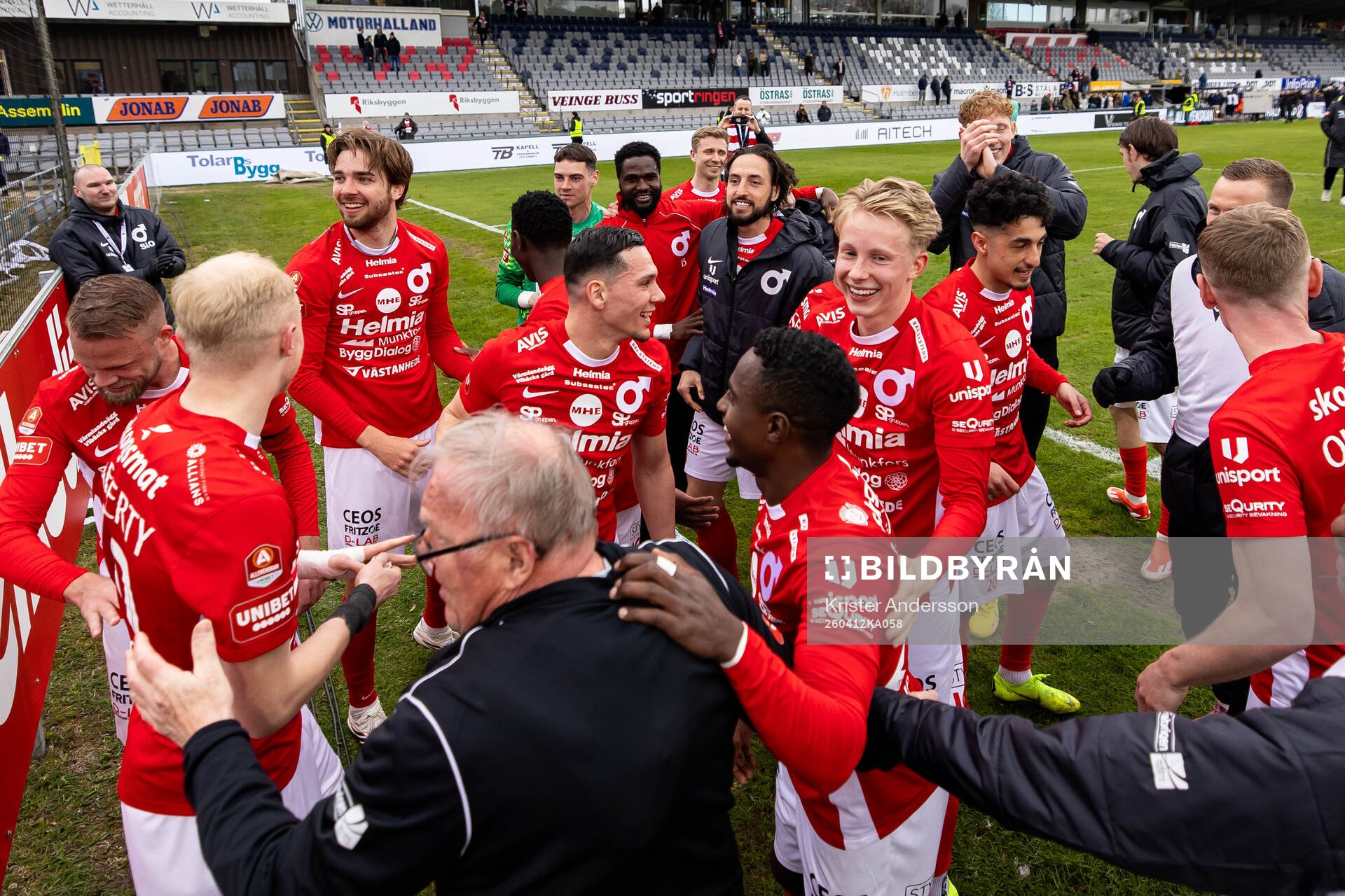 Degerfors spelare jublar