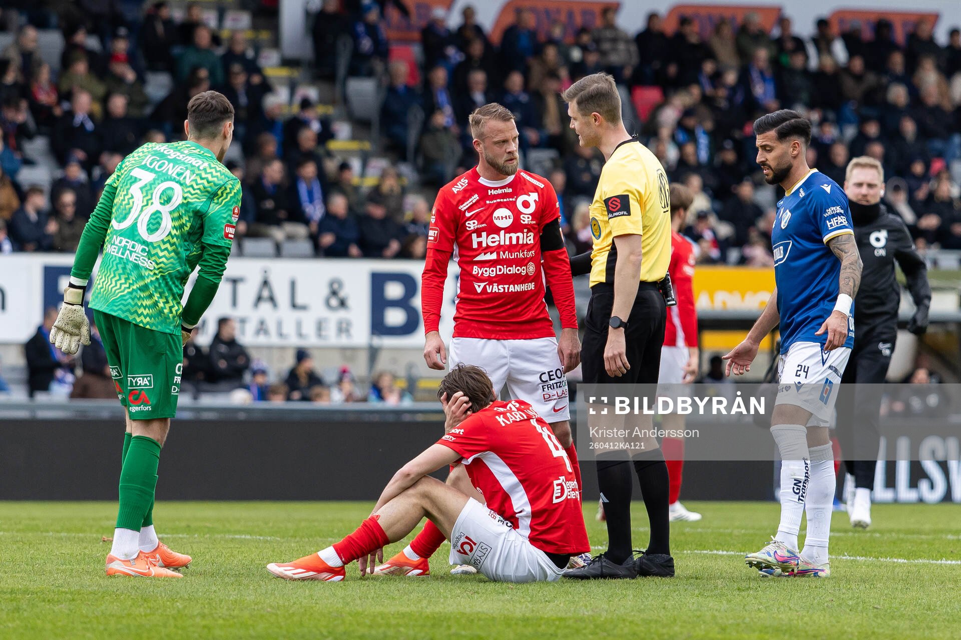 Degerfors Daniel Sundgren och Domare Erik Mattsson