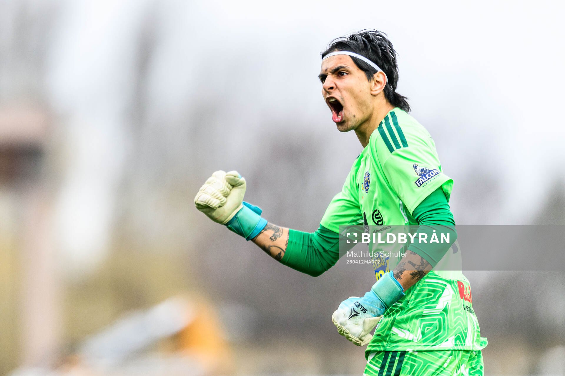Falkenbergs målvakt Gustav Lillienberg jublar