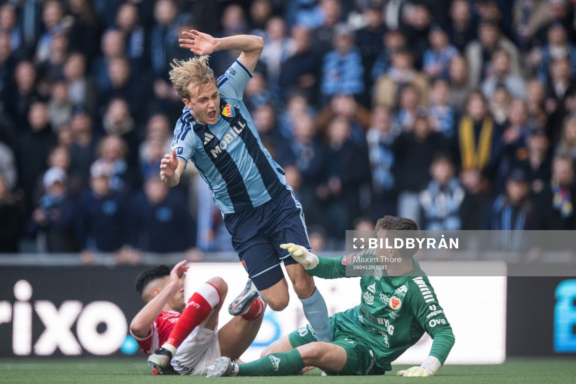 Djurgårdens Oskar Fallenius och Kalmars målvakt Jakob