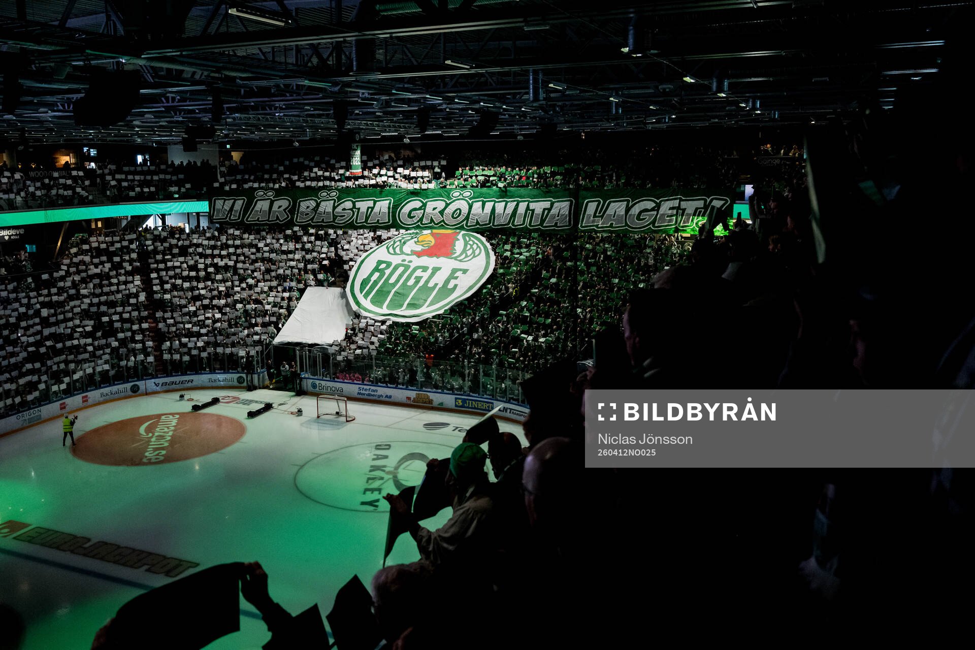 Rögles supportrar med ett tifo