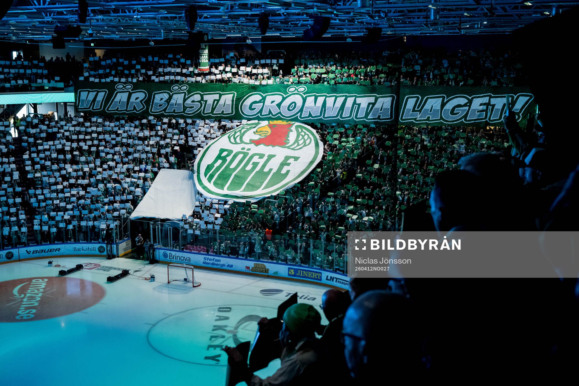 Rögles supportrar med ett tifo