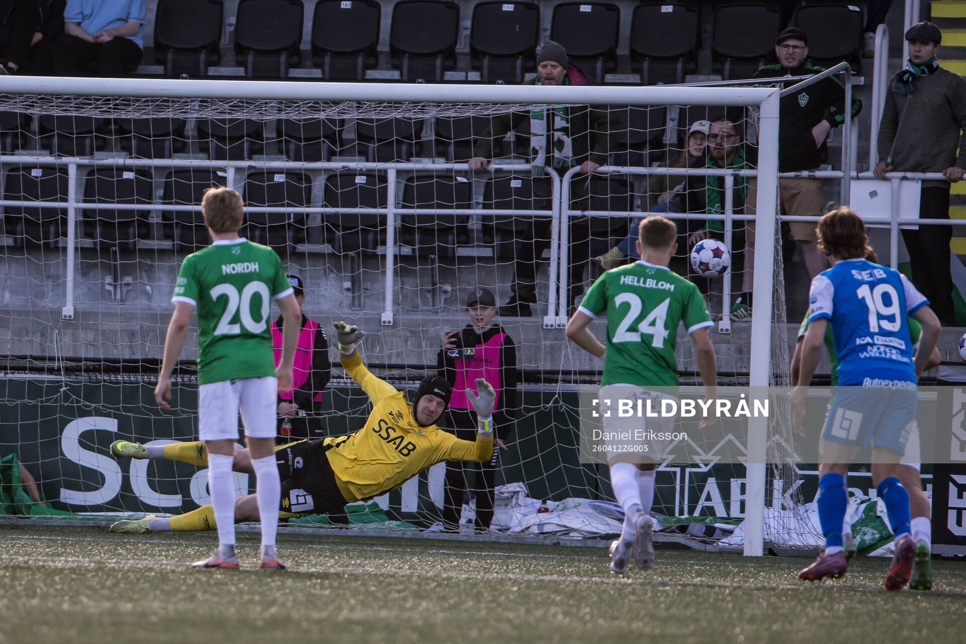 3-4 bakom Brages målvakt Viktor Frodig
