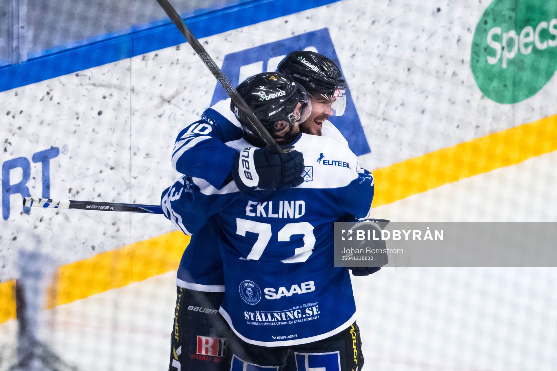 Karlskogas Oliver Eklind jublar med Alexander Ljungkrantz