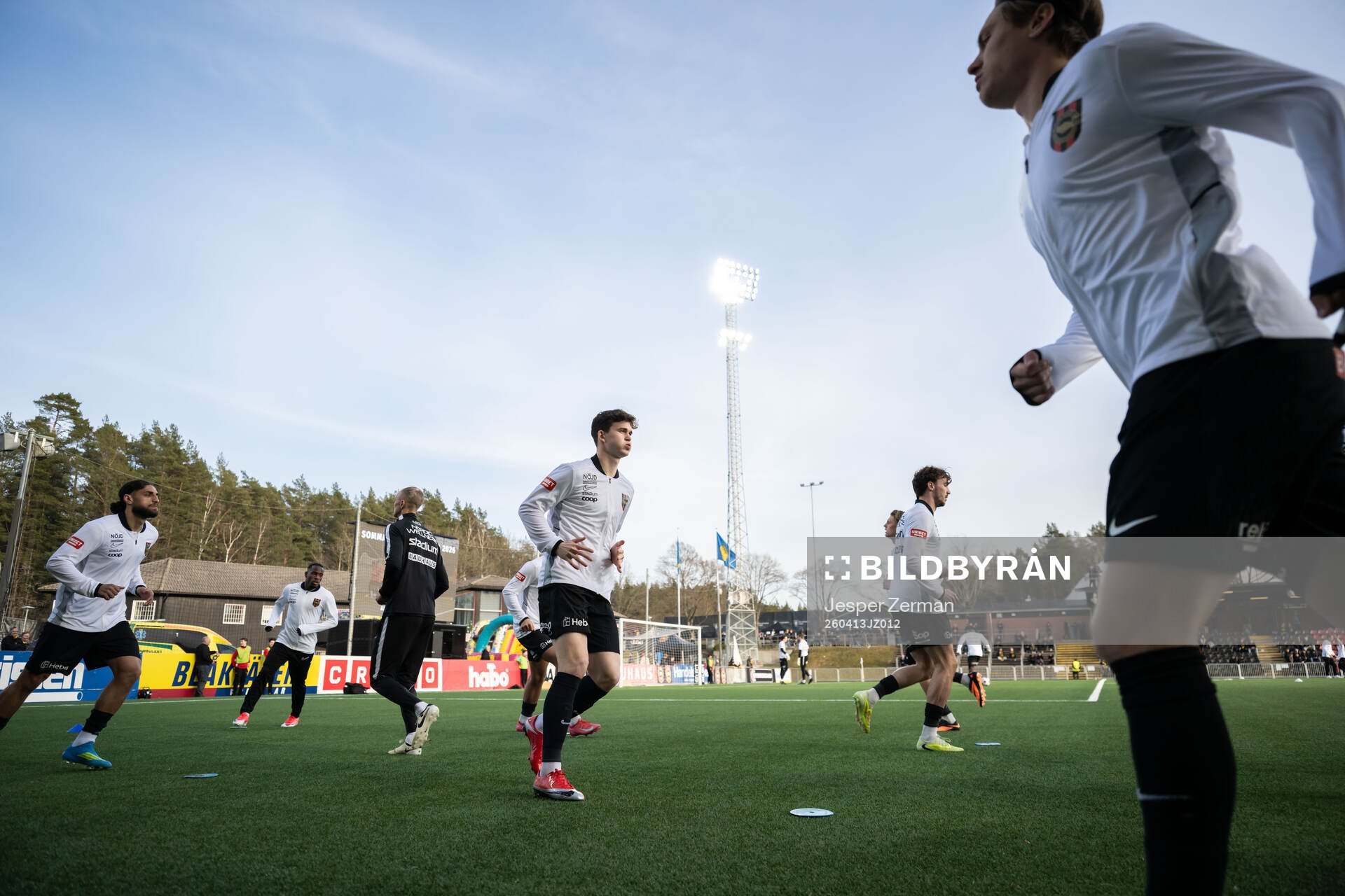 Brommapojkarnas spelare värmer upp