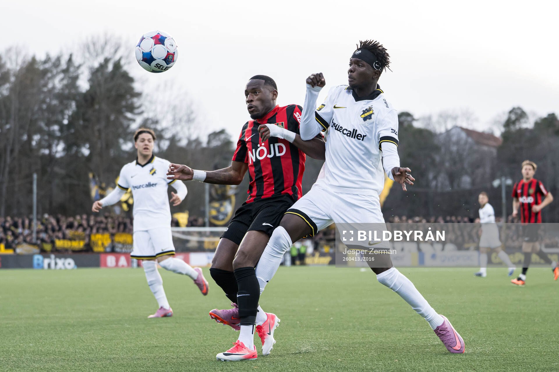 Brommapojkarnas Obilor Denzel Okeke och AIKs Zadok Yohanna