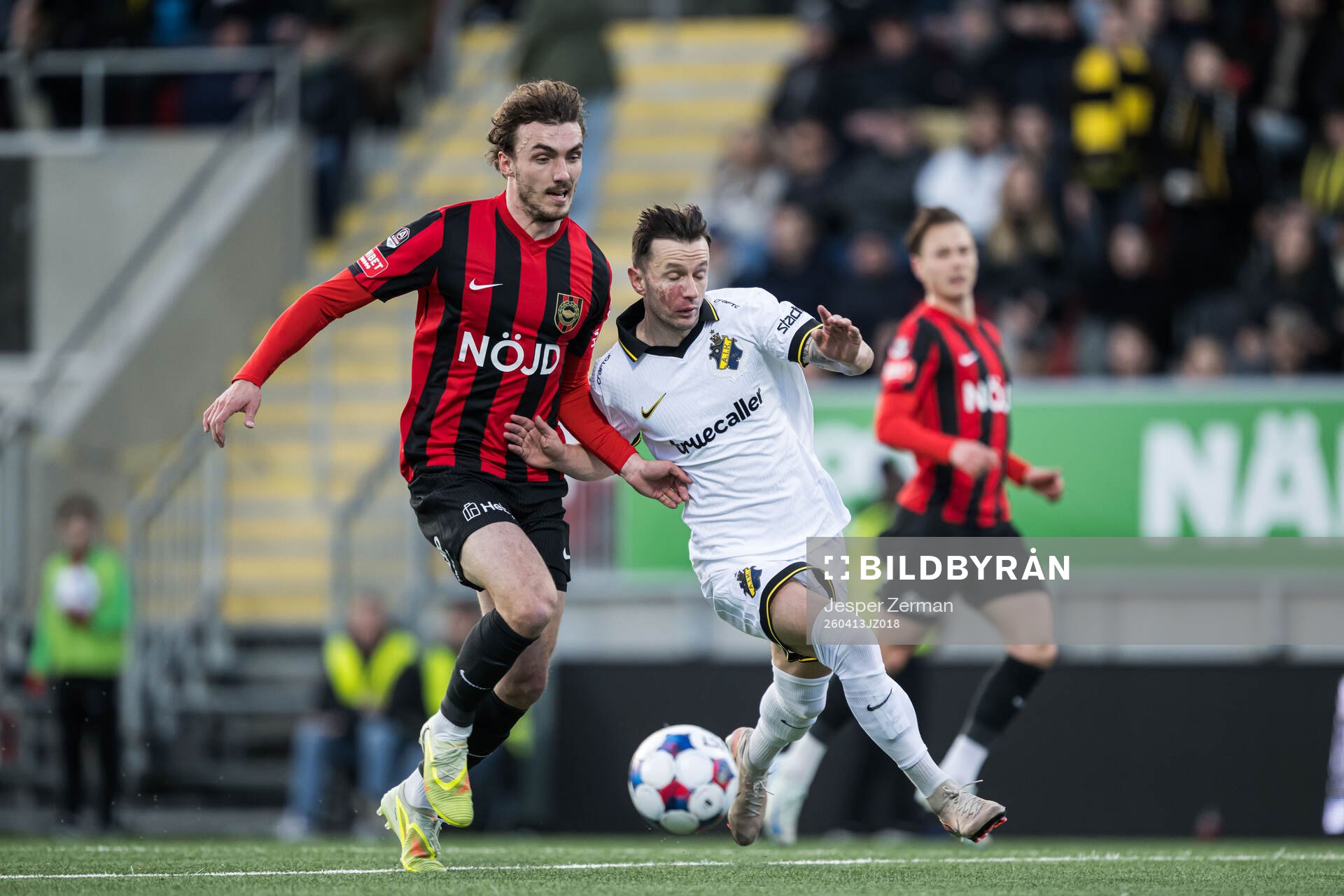 Brommapojkarnas Andreas Troelsen och AIKs Bersant Celina