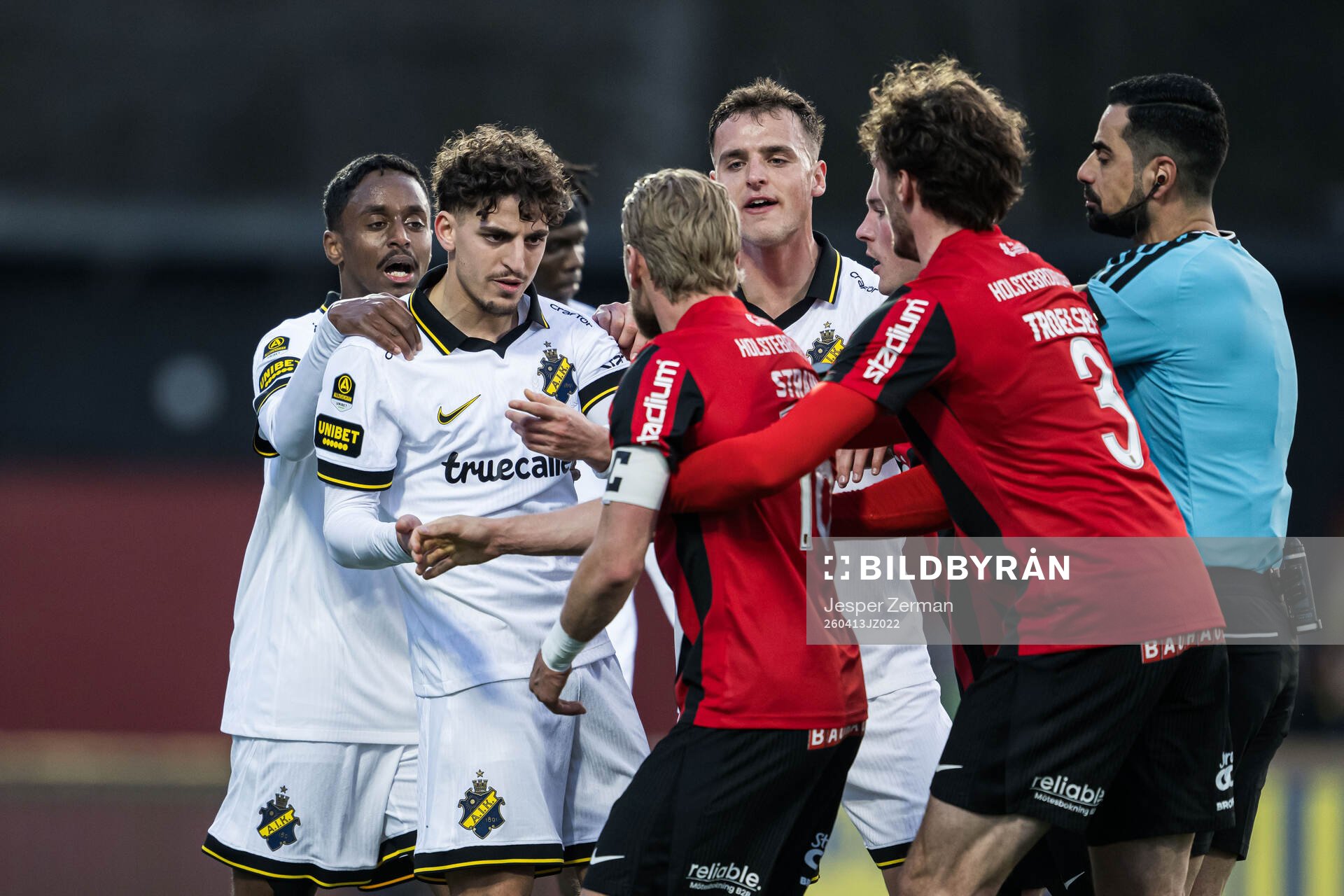 AIKs Taha Ayari och Brommapojkarnas Simon Strand