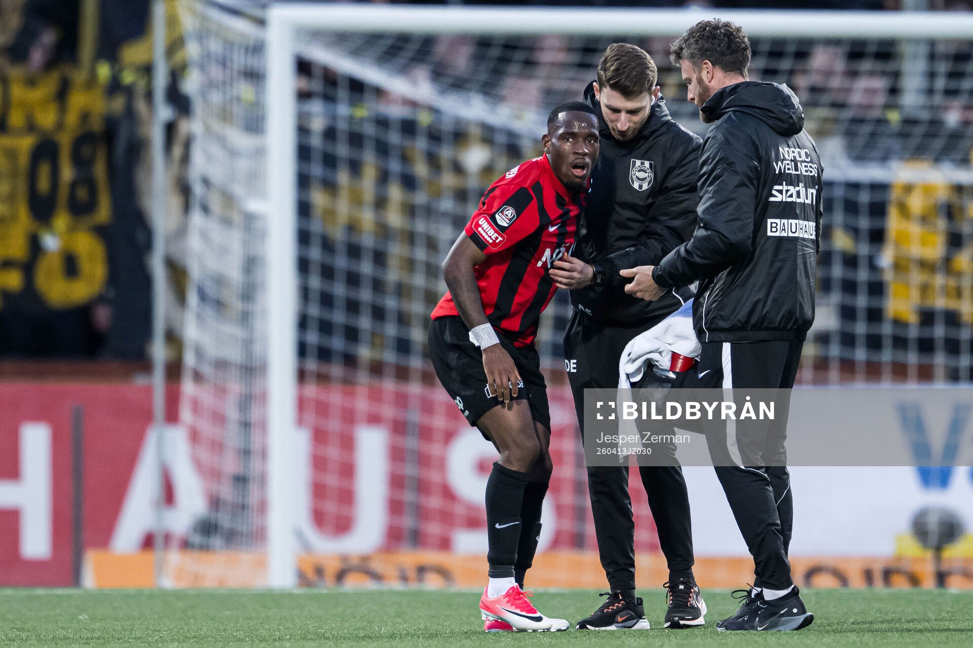 Brommapojkarnas Obilor Denzel Okeke har ont