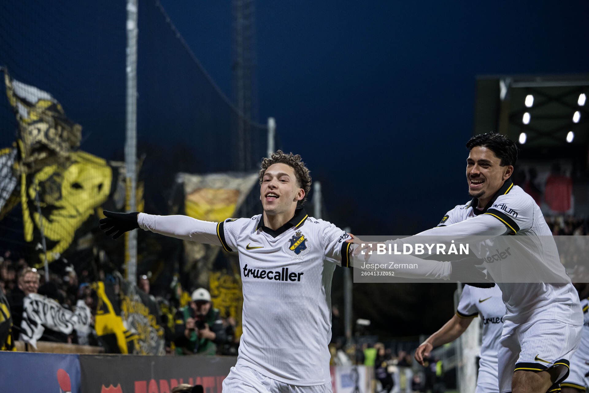 AIKs Victor Goncalves Andersson jublar med Lukas Bergquist