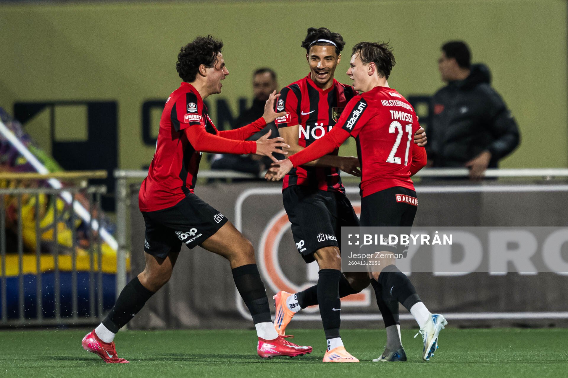 Brommapojkarnas Alex Timossi Andersson jublar