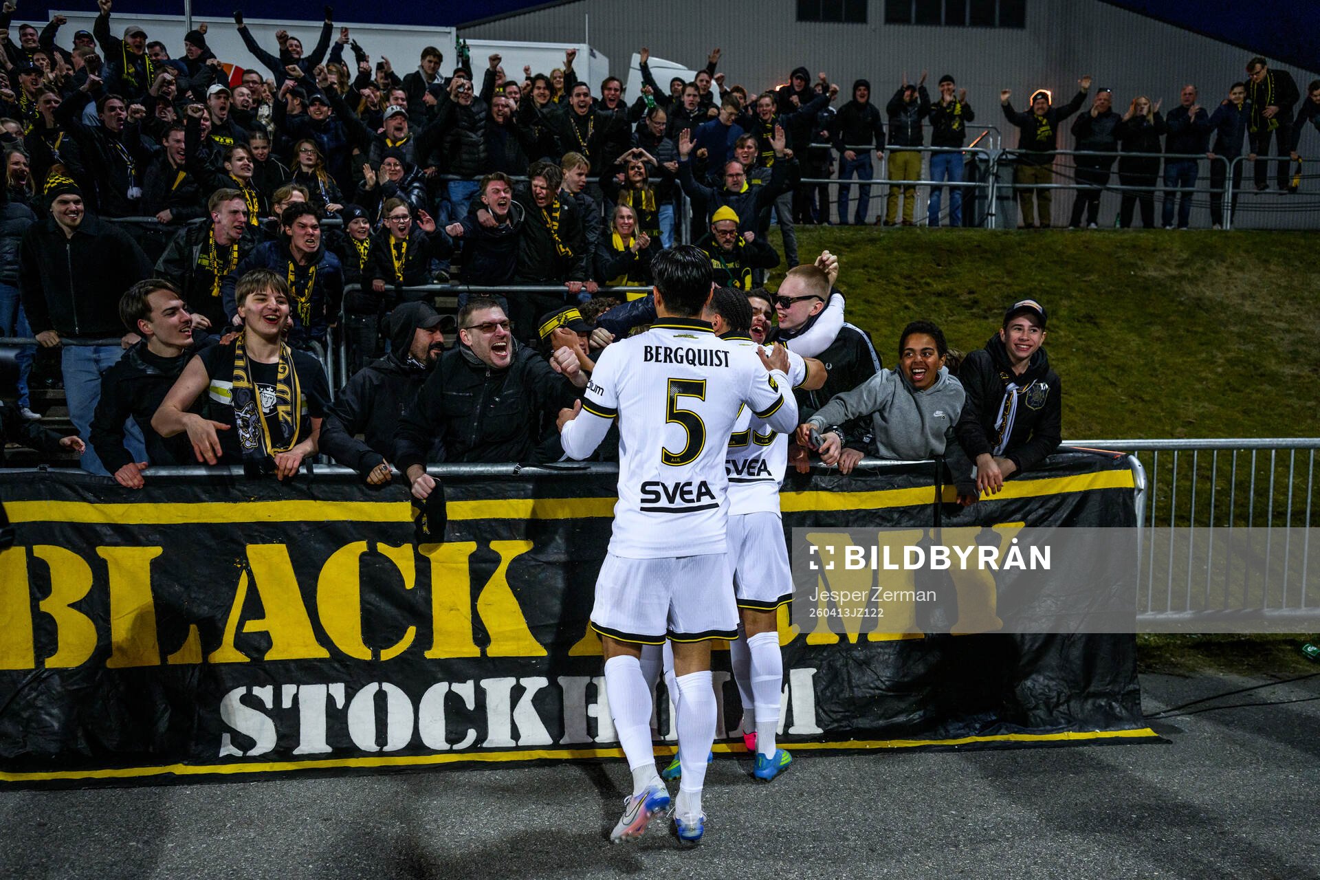 AIKs Lukas Bergquist och Victor Goncalves Andersson jublar