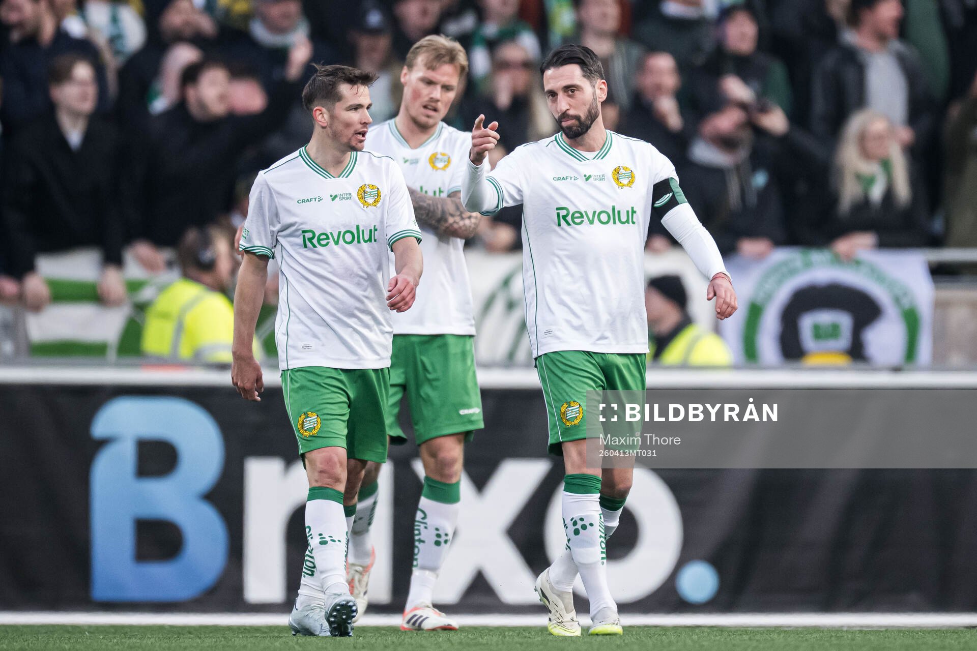 Hammarbys Oscar Johansson Schellhas och Nahir Besara deppar