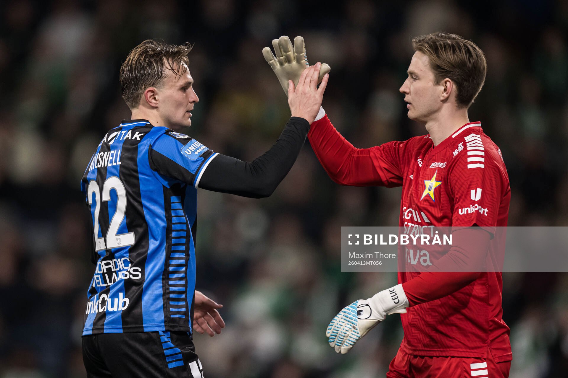 Sirius Oscar Krusnell och målvakt David Celic jublar