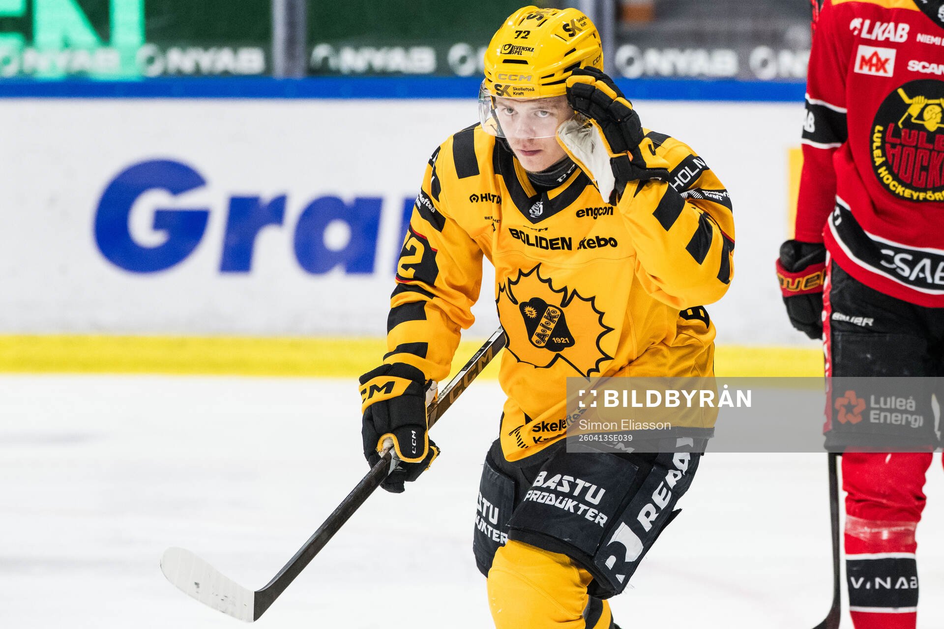 Skellefteås Oskar Vuollet jublar