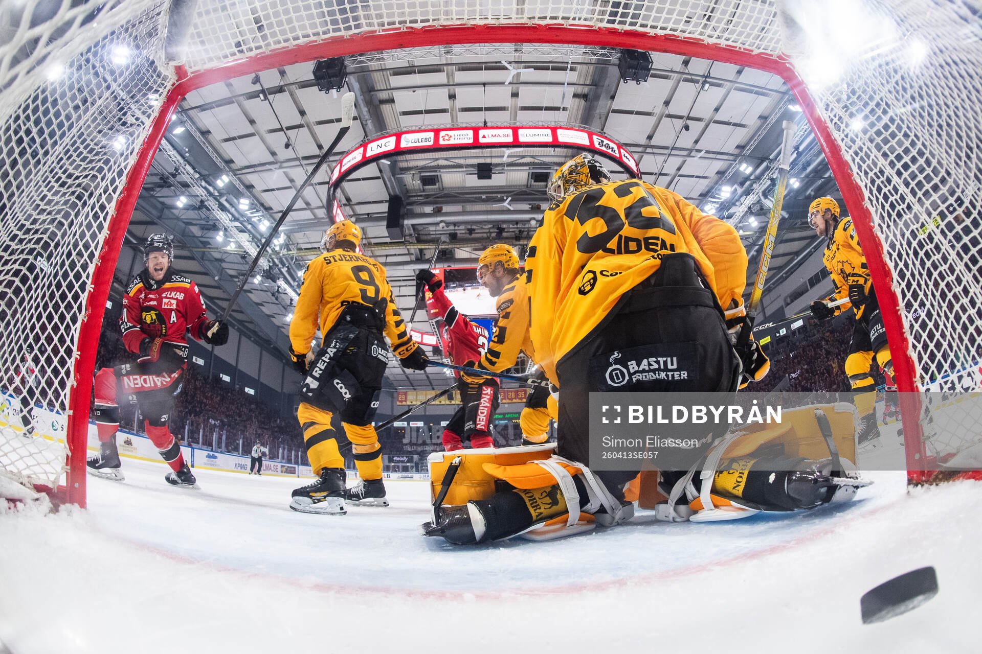 Luleås Brian O'Neill och Brendan Shinnimin jublar
