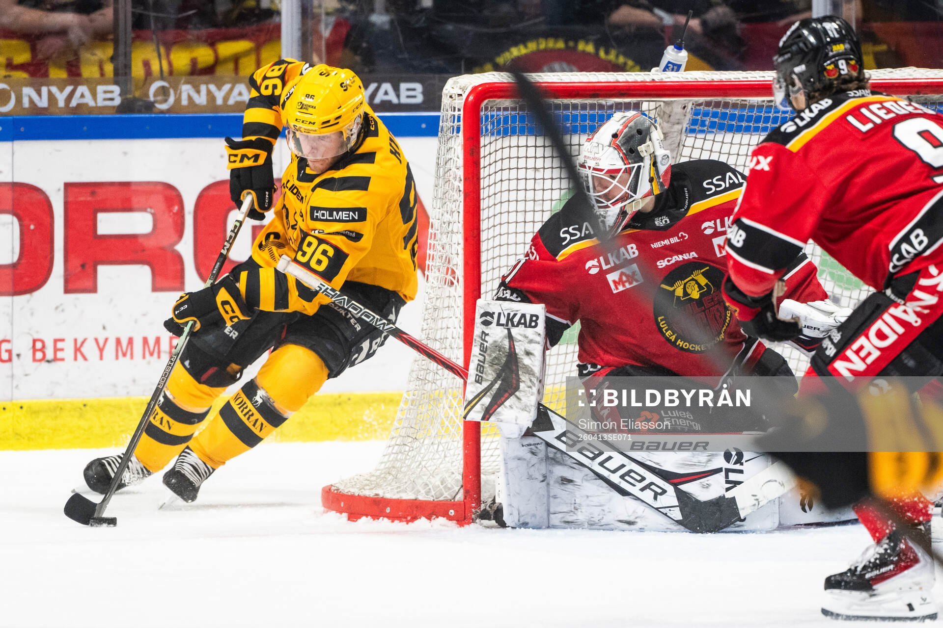 Skellefteås Rickard Hugg och Luleås målvakt Matteus Ward