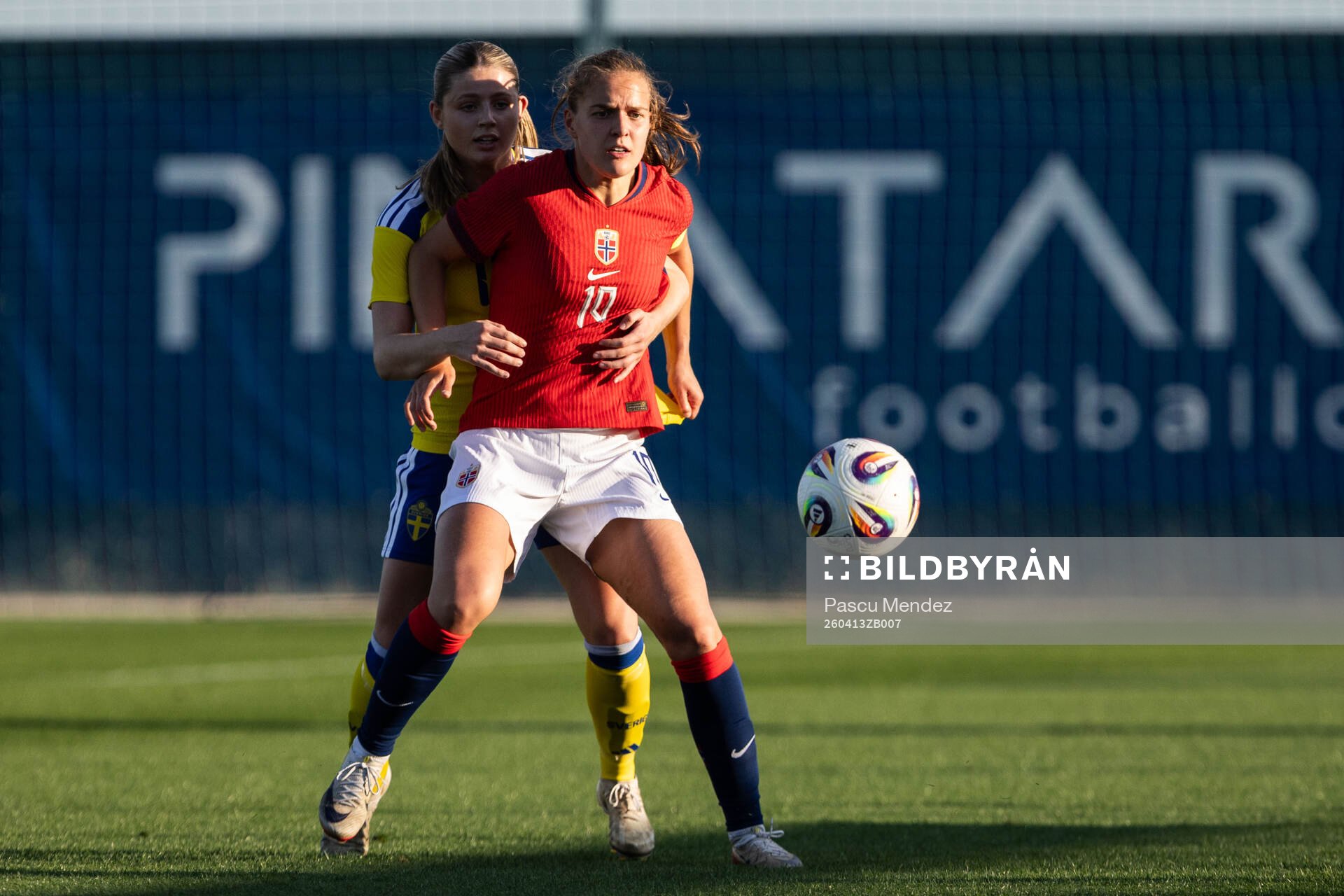 Emma Holmqvist of Sweden and Iris Omarsdottir of Norway