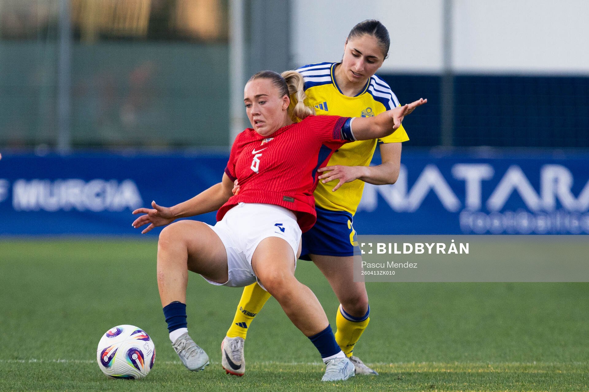 Julie Jorde of Norway and Nesrin Akgun of Sweden