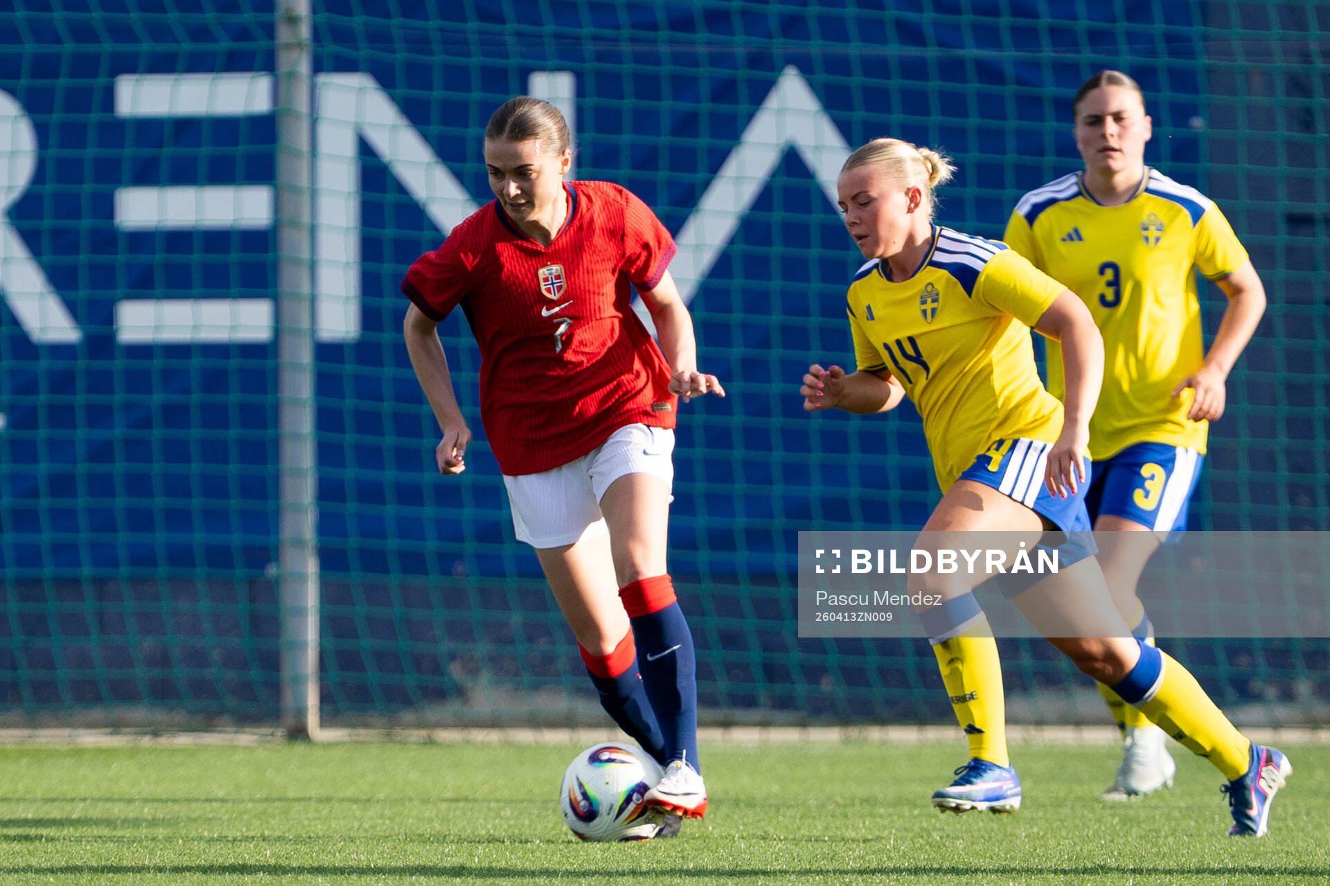 Eline Hegg of Norway and Matilda Nildén of Sweden
