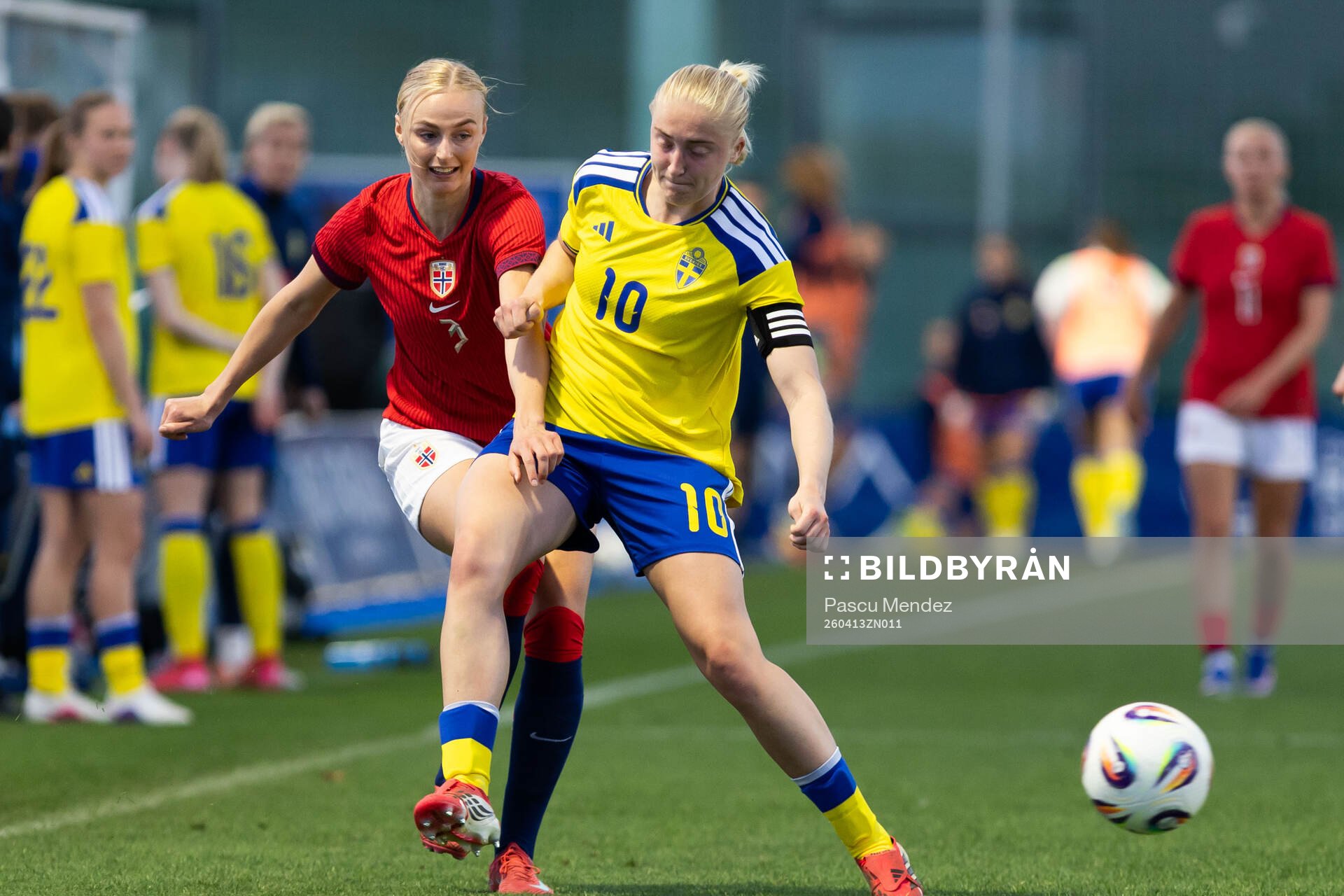 Mia Authen of Norway and Wilma Leidhammar of Sweden