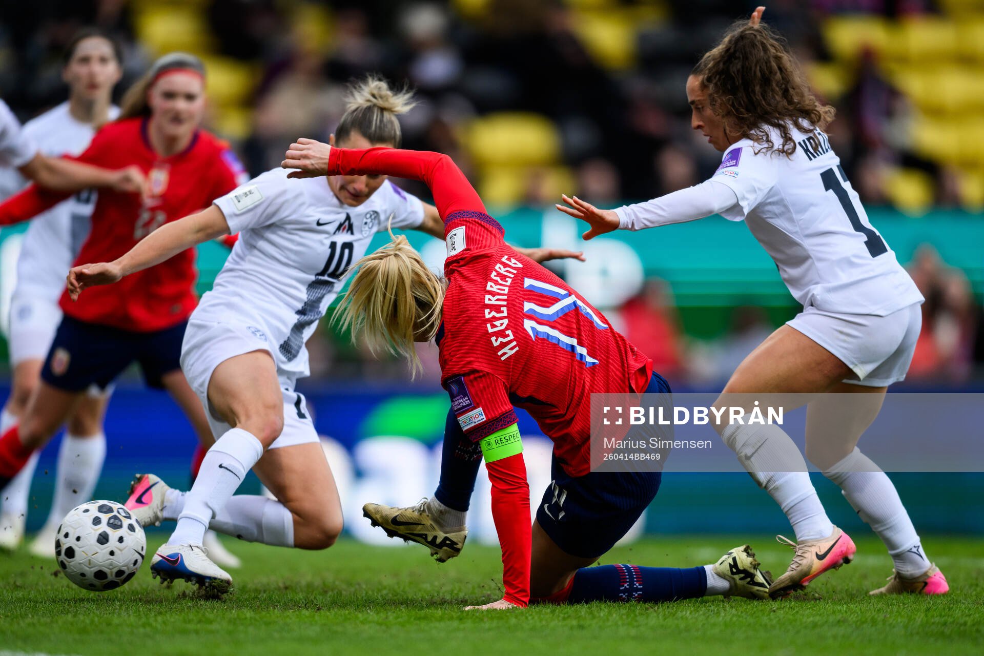 Ada Hegerberg of Norway scores 1-0